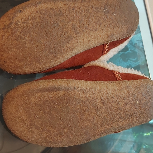 Slippers - Picture 3 of 3